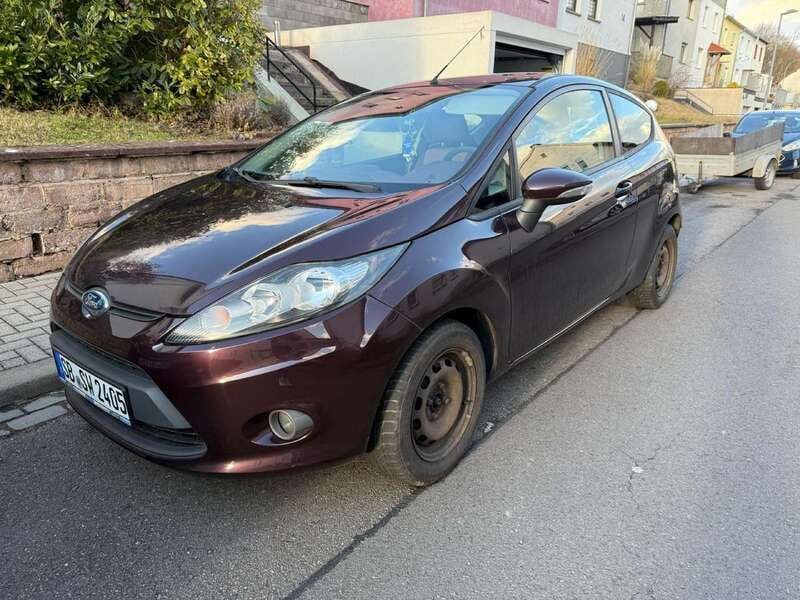 Rot Gebraucht 2009 Ford Fiesta Ambiente Kleinwagen | 2.500 € (Fairer Preis) - Bild 1/4