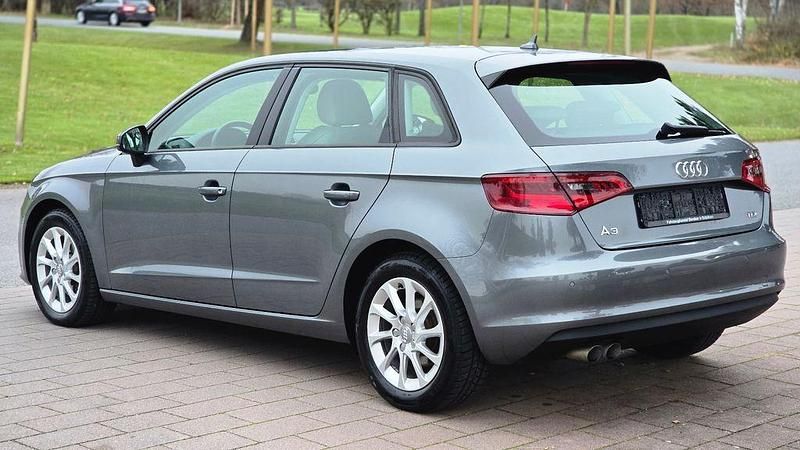 Gebraucht Audi A3 Ambiente 150 PS (110 kW) 2014 Grau Limousine