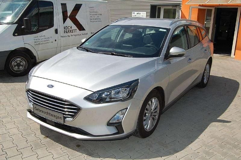 Polarsilber (metallic) Gebraucht 2020 Ford Focus Titanium S Kombi | 17.900 € (Fairer Preis) - Bild 1/4