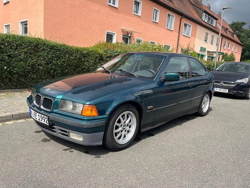 Grün Gebraucht 1994 BMW 316 Compact Performance Kleinwagen | 2.316 € - Bild 1/4