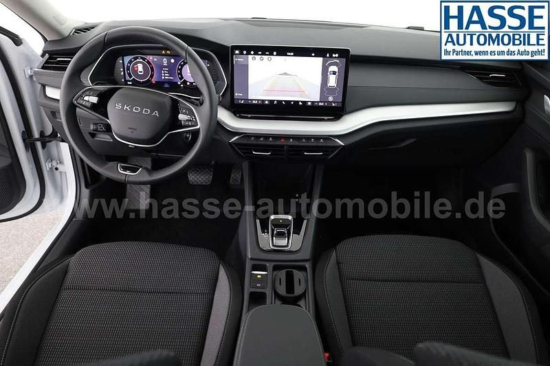 Neu Skoda Octavia Selection 150 PS (110 kW) 2025 Moon white perleffekt Kombi