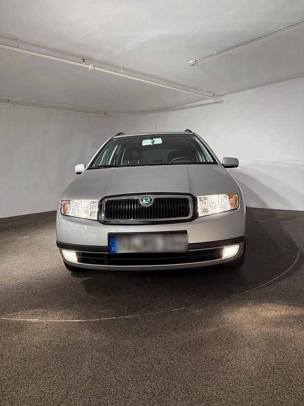 Silber Gebraucht 2004 Skoda Fabia Kombi | 1.800 € - Bild 1/4
