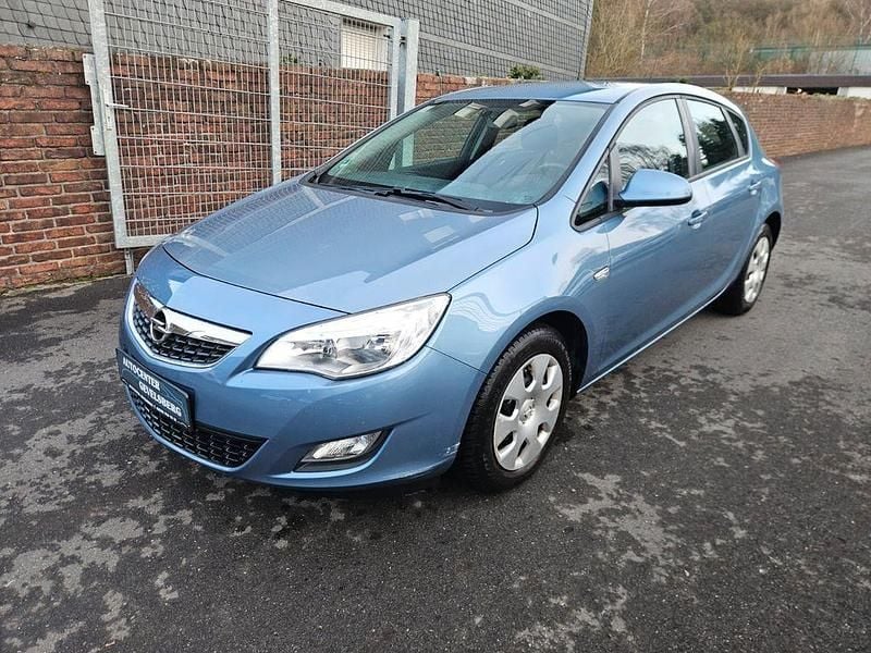 Blau Gebraucht 2011 Opel Astra Selection Limousine | 4.799 € (Guter Preis) - Bild 1/4