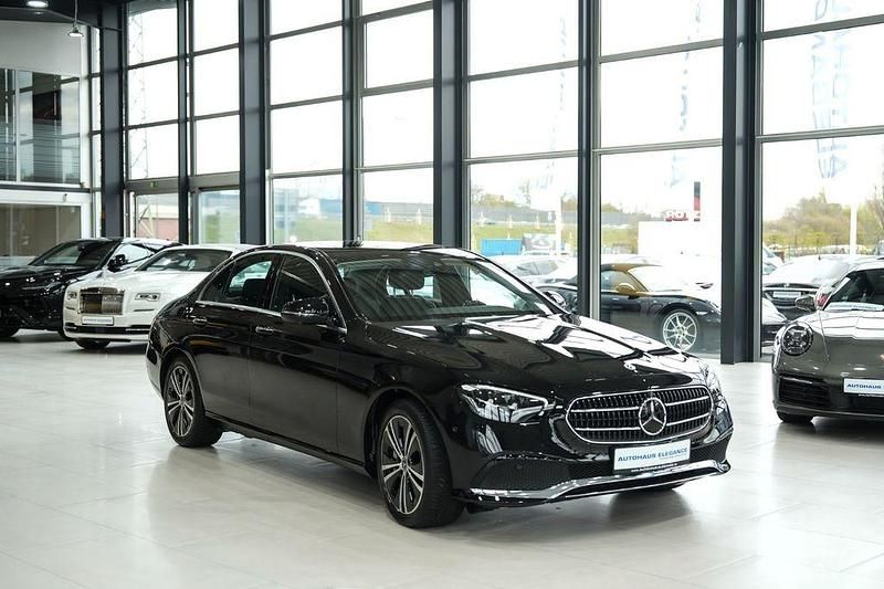 Gebraucht Mercedes E450 Avantgarde 367 PS (269 kW) 2023 Obsidianschwarz  metalliclack Limousine