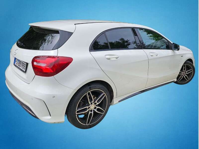 Weiß Gebraucht 2017 Mercedes A200 AMG line Limousine | 14.500 € (Fairer Preis) - Bild 1/4