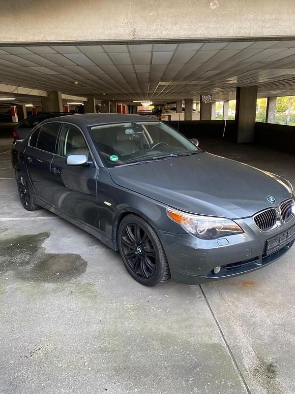 Grau Gebraucht 2006 BMW 525 Limousine | 4.700 € (Fairer Preis) - Bild 1/4