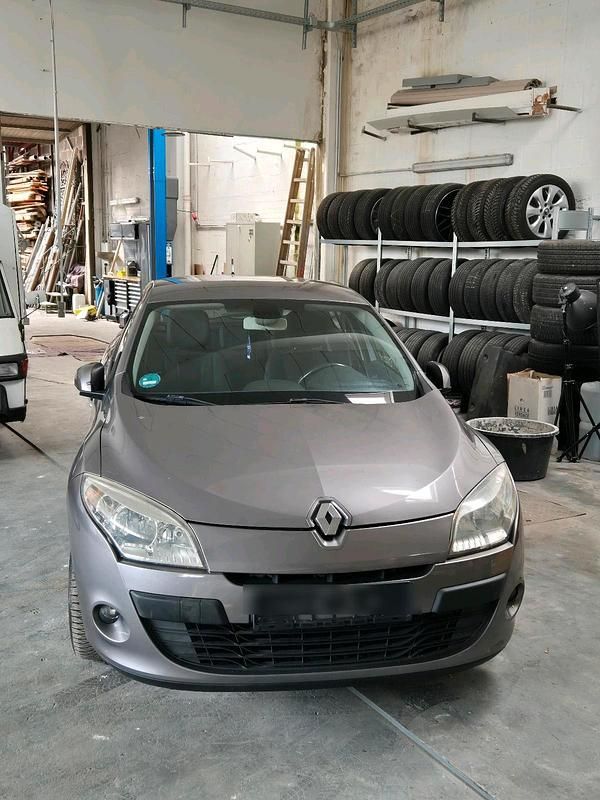 Gebraucht Renault Mégane 90 PS (66 kW) 2009 Grau Limousine