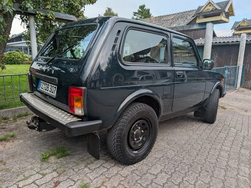 Gebraucht Lada niva 83 PS (61 kW) 2020 Grün SUV