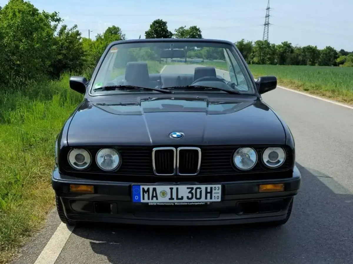 Gebraucht BMW 318 Cabriolet 113 PS (83 kW) 1992 Schwarz Cabrio