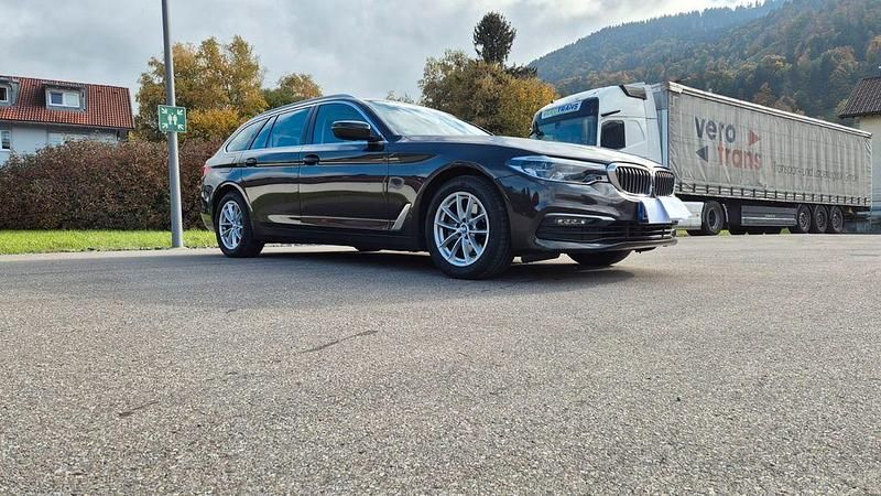 Braun Gebraucht 2018 BMW 520 Kombi | 16.250 € (Superpreis) - Bild 1/4