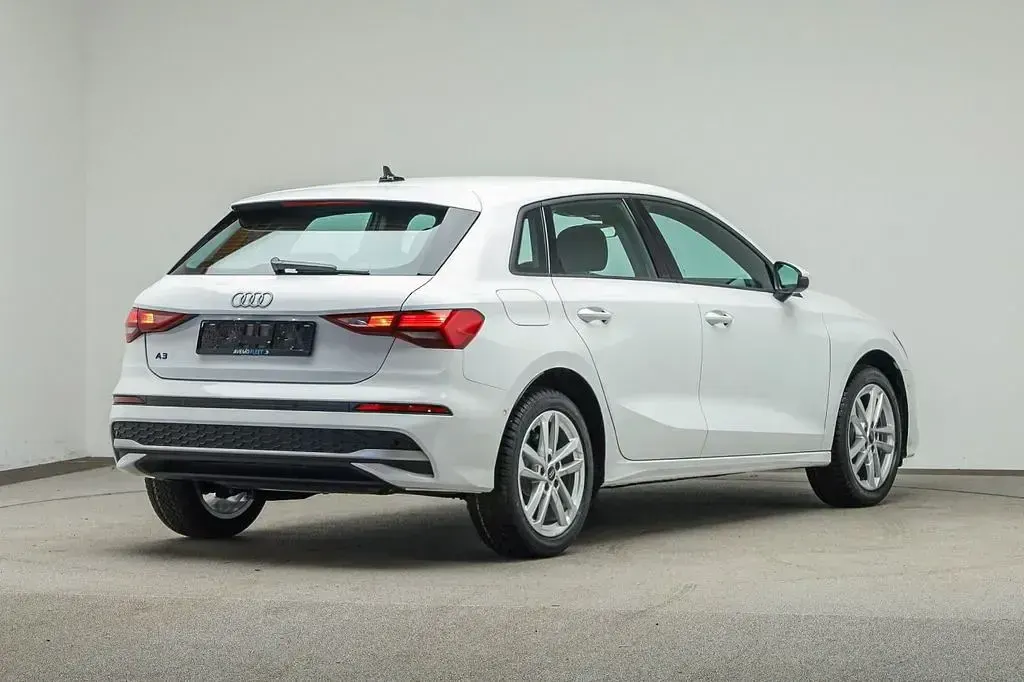 Second-hand Audi A3 Advanced Plus 116 CP (85 kW) 2026 Alb Berlinǎ