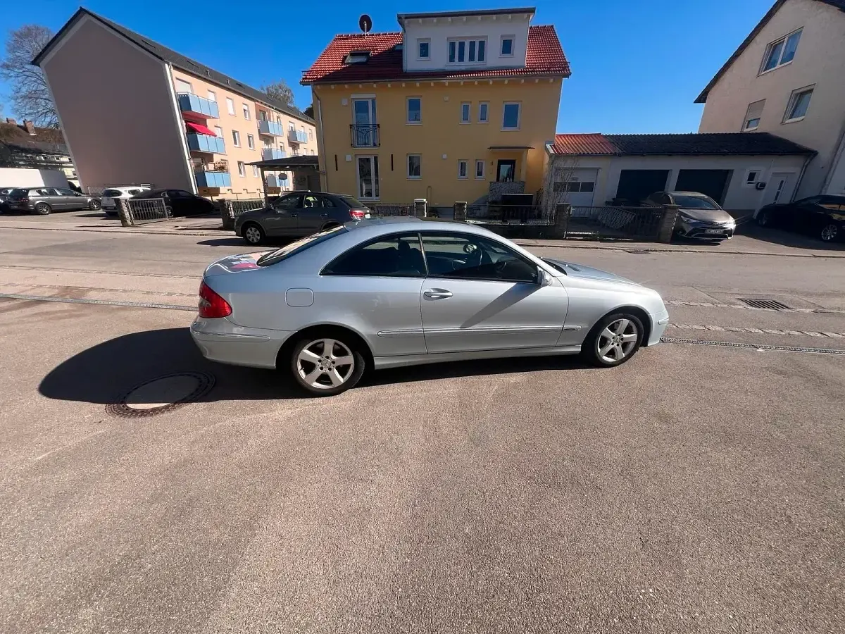 Gebraucht Mercedes CLK200 184 PS (135 kW) 2009 Silber Coupé