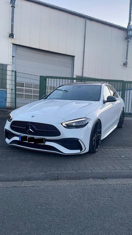 Gebraucht Mercedes C300 AMG 258 PS (189 kW) 2023 Weiß Limousine