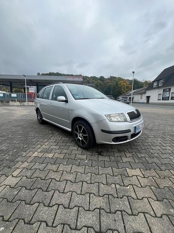 Silber Gebraucht 2006 Skoda Fabia Kleinwagen | 2.999 € (Teuer) - Bild 1/4