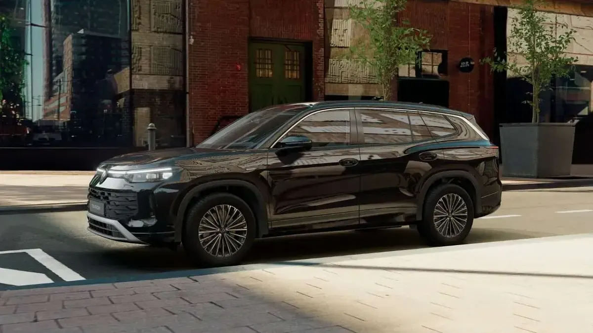 Gebraucht VW Tayron Life 150 PS (110 kW) 2025 Grenadillschwarz metallic SUV