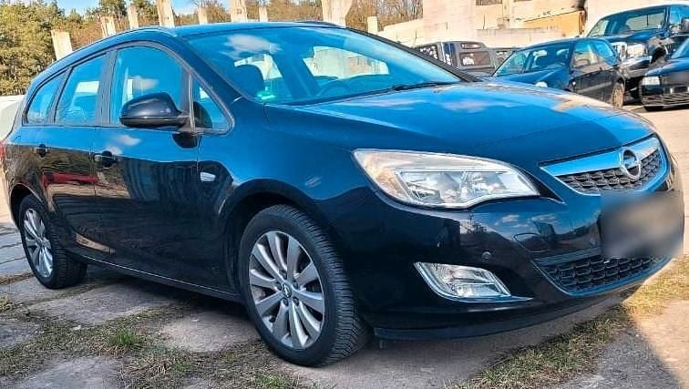 Gebraucht Opel Astra 125 PS (91 kW) 2011 Schwarz Kombi