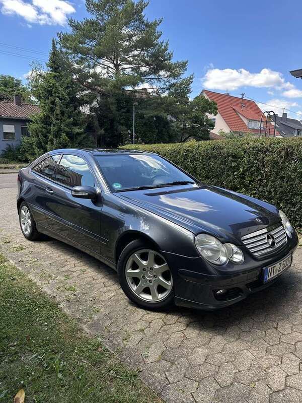 Schwarz Gebraucht 2007 Mercedes C180 Coupé | 2.600 € (Guter Preis) - Bild 1/4