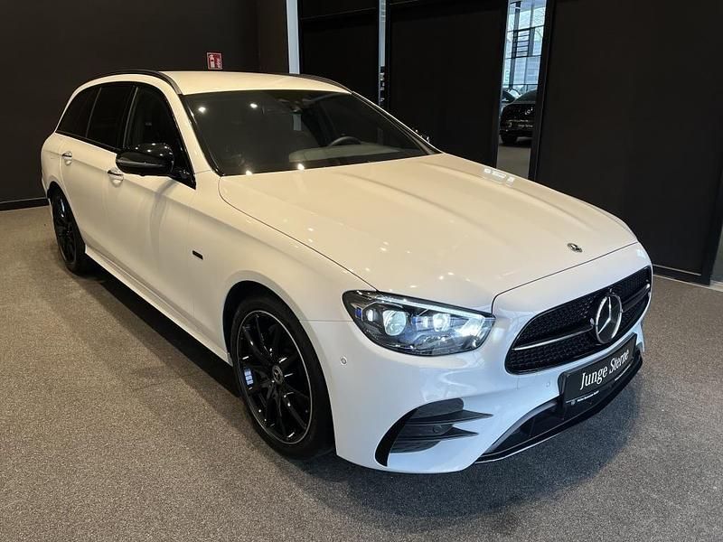 Gebraucht Mercedes E220 AMG 200 PS (147 kW) 2023 Unilack polarweiß Kombi