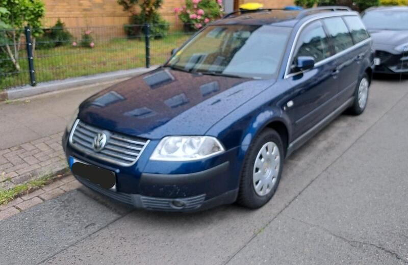Blau Gebraucht 2003 VW Passat Kombi | 1.250 € (Guter Preis) - Bild 1/4