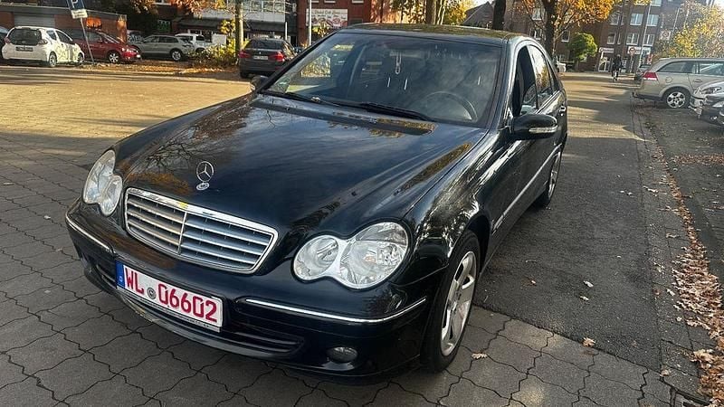 Schwarz Gebraucht 2004 Mercedes C220 Elegance Limousine | 2.500 € (Guter Preis) - Bild 1/4