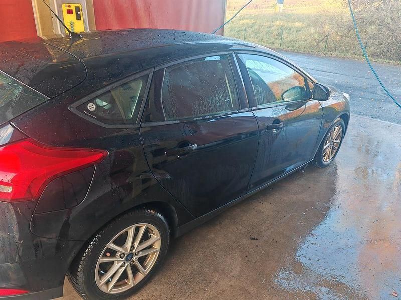 Gebraucht Ford Focus Business Edition 125 PS (91 kW) 2016 Schwarz Limousine