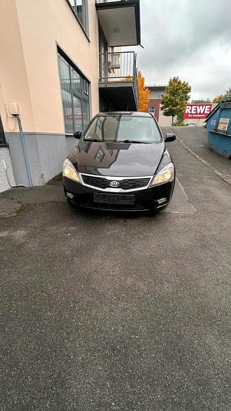 Schwarz Gebraucht 2010 Kia Ceed Limousine | 2.500 € - Bild 1/4