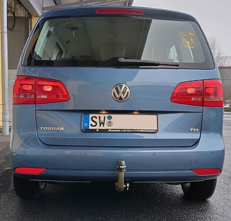 Gebraucht VW Touran Trendline 105 PS (77 kW) 2012 Blau Van / Kleinbus