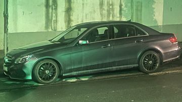 Grau tenoritgrau metalliclack Gebraucht 2014 Mercedes E250 AMG Limousine | 24.480 € (Teuer) - Bild 1/4