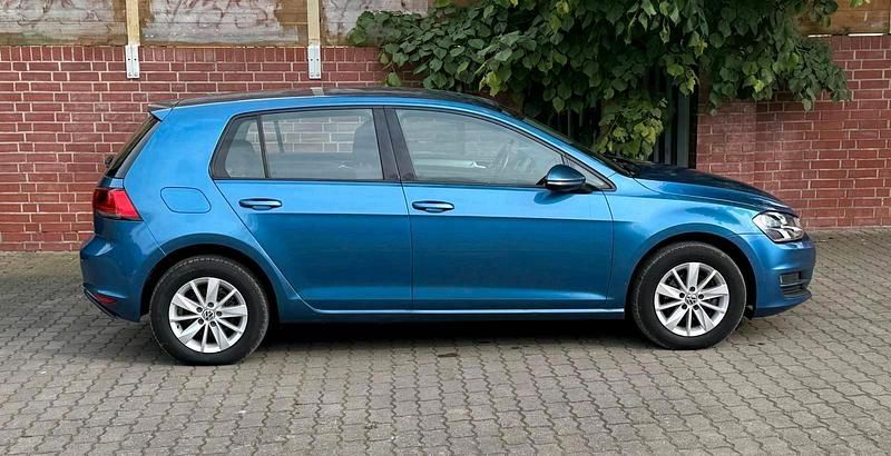 Blau Gebraucht 2014 VW Golf VII Kleinwagen | 10.500 € (Fairer Preis) - Bild 1/4