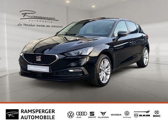 Schwarz (midnight schwarz metallic) Gebraucht 2024 Seat Leon Style Kleinwagen | 24.940 € - Bild 1/4