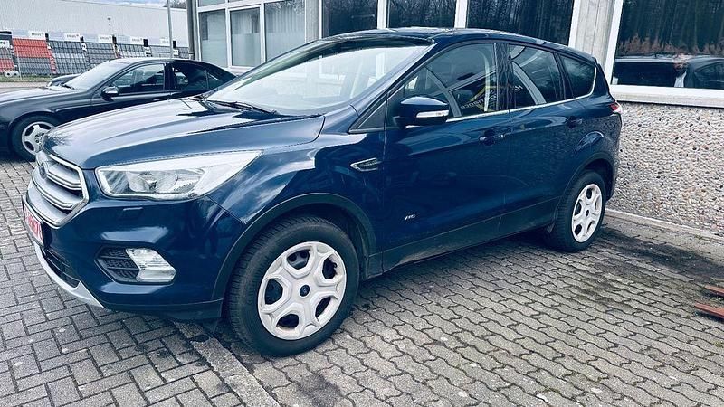 Gebraucht Ford Kuga 150 PS (110 kW) 2018 Blau SUV