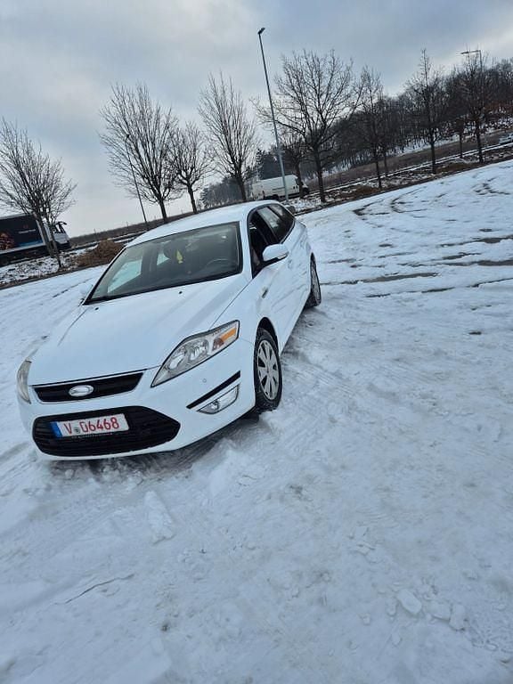 Gebraucht Ford Mondeo Ambiente 116 PS (85 kW) 2011 Weiß Limousine