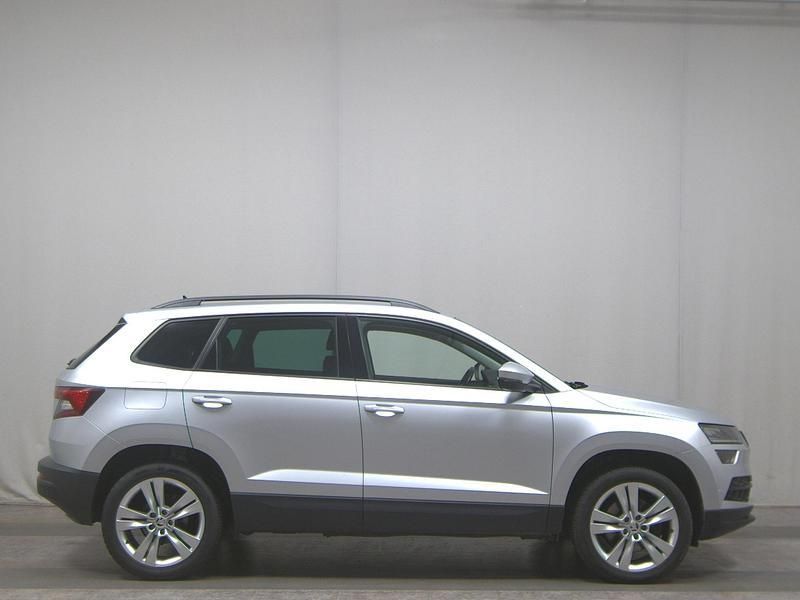 Brilliantsilber metallic Gebraucht 2020 Skoda Karoq Style SUV | 17.780 € (Fairer Preis) - Bild 1/4
