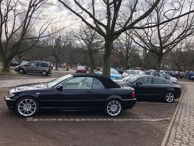 Gebraucht BMW 330 Exclusive 231 PS (169 kW) 2005 Blau Cabrio