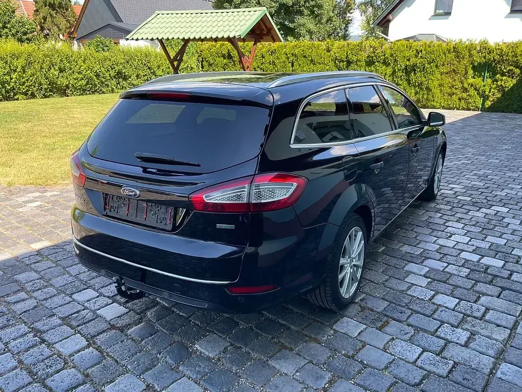 Gebraucht Ford Mondeo Titanium 160 PS (117 kW) 2014 Schwarz Limousine