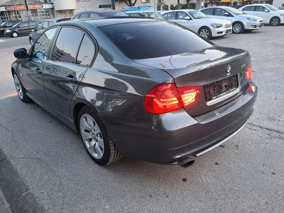 Gebraucht BMW 318 143 PS (105 kW) 2009 Grün Limousine