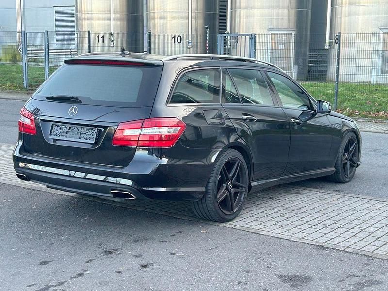 Gebraucht Mercedes E350 AMG 265 PS (194 kW) 2011 Schwarz Limousine