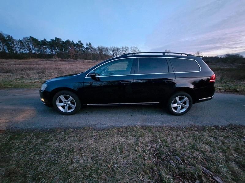 Gebraucht VW Passat 140 PS (102 kW) 2011 Schwarz Kombi