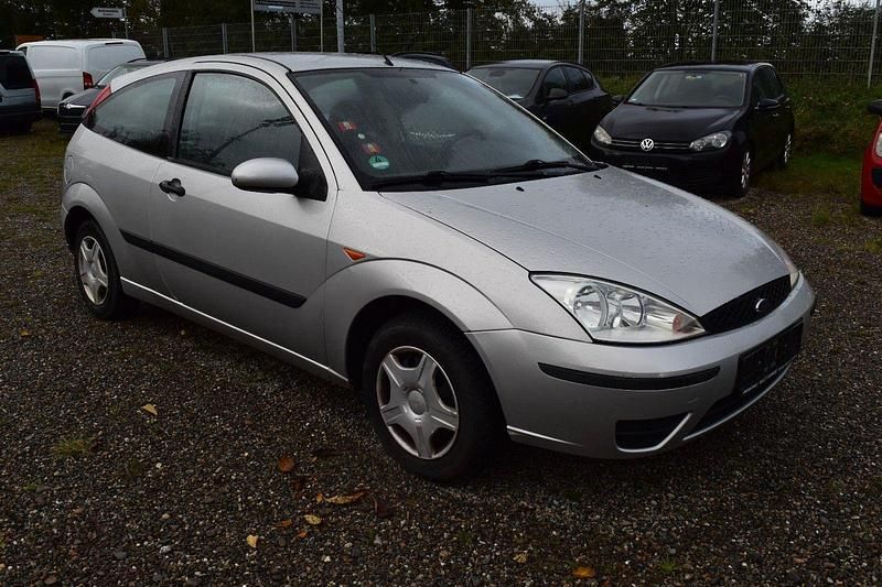 Silber Gebraucht 2003 Ford Focus Finesse Limousine | 400 € (Superpreis) - Bild 1/4