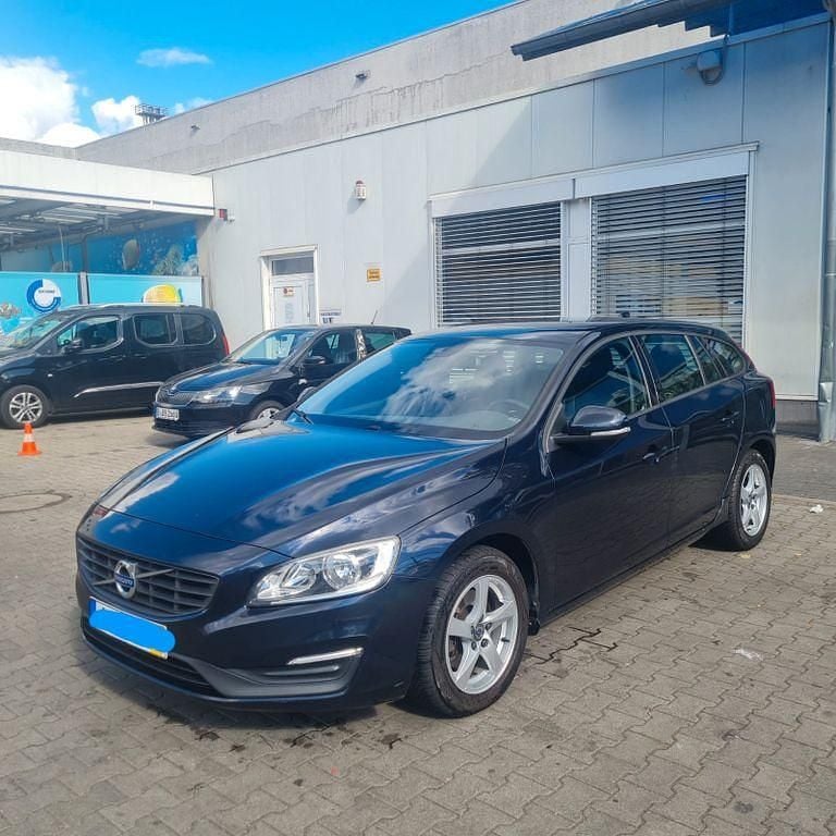 Gebraucht 2016 Volvo V60 Kinetic Kombi | 6.399 € (Superpreis) - Bild 1/4