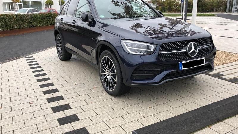 Blau Gebraucht 2020 Mercedes GLC300e AMG line SUV | 33.500 € (Superpreis) - Bild 1/4