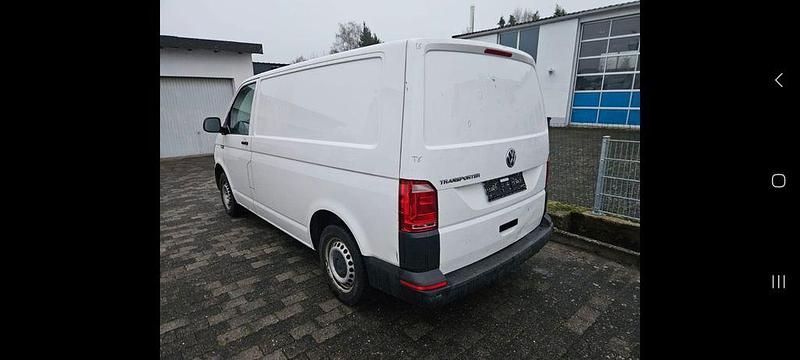 Gebraucht VW Transporter 102 PS (75 kW) 2019 Weiß Van