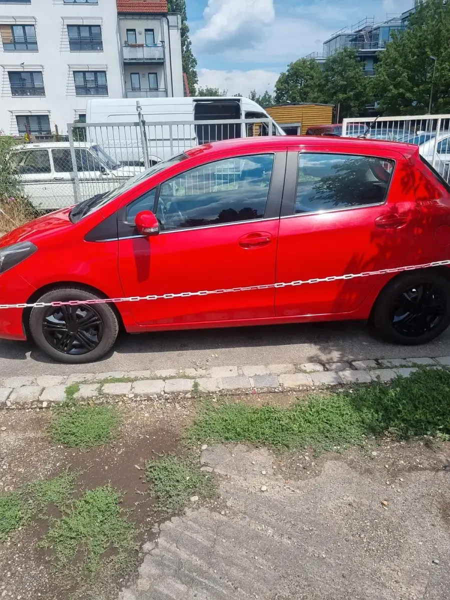 Gebraucht Toyota Yaris 69 PS (50 kW) 2015 Rot Kleinwagen