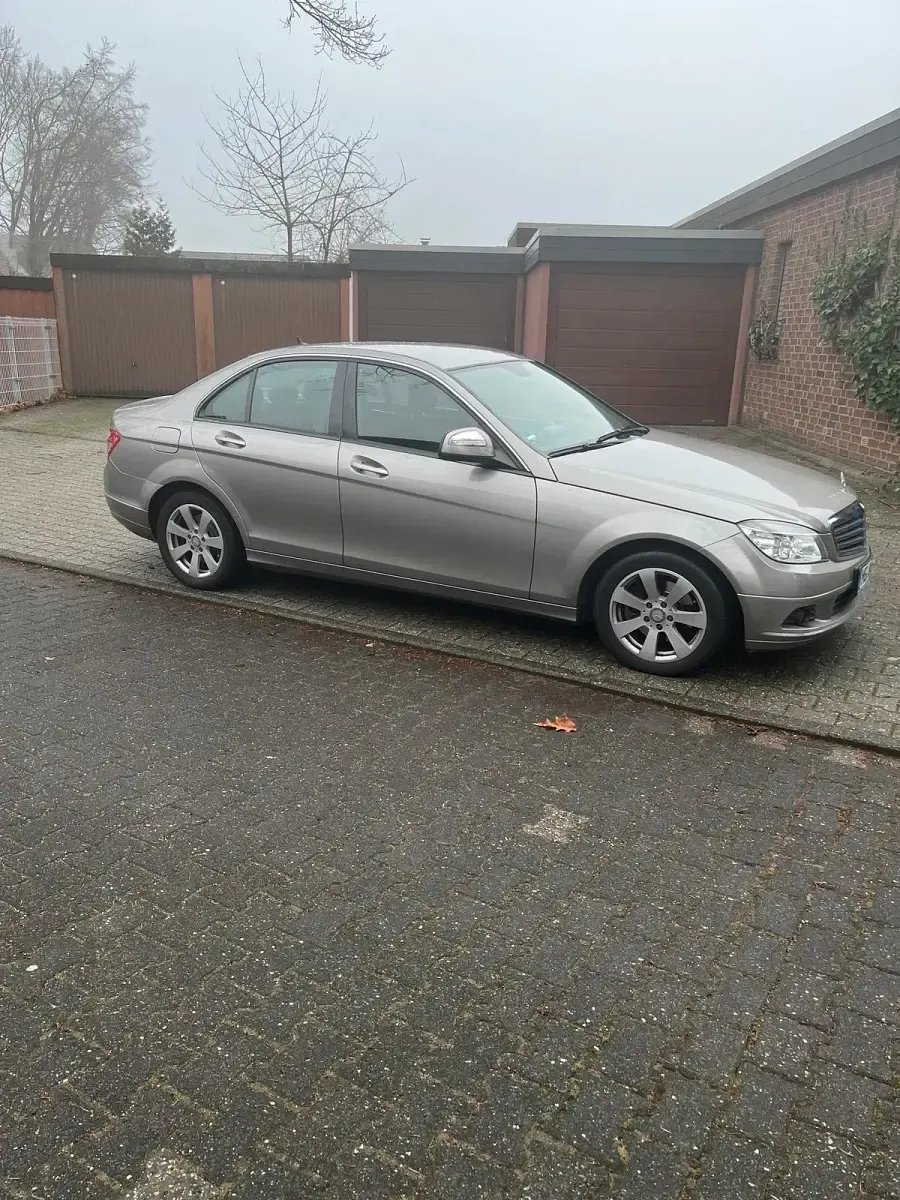 Gebraucht Mercedes 220 170 PS (125 kW) 2007 Beige Limousine