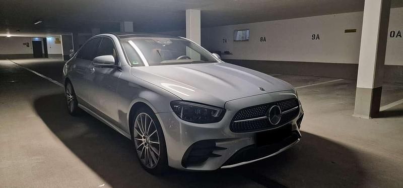 Grau Gebraucht 2020 Mercedes E450 AMG line Limousine | 48.999 € (Fairer Preis) - Bild 1/4