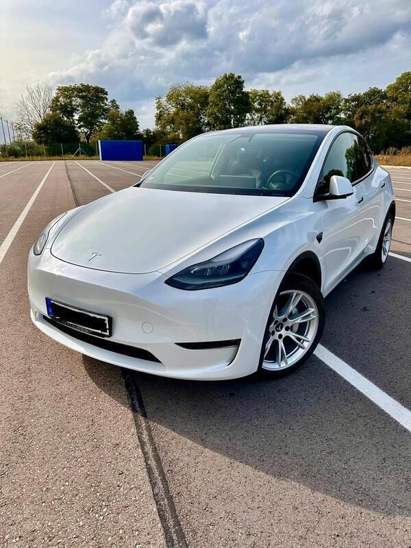 Weiß Gebraucht 2022 Tesla Model Y Long Range SUV | 36.750 € (Fairer Preis) - Bild 1/4