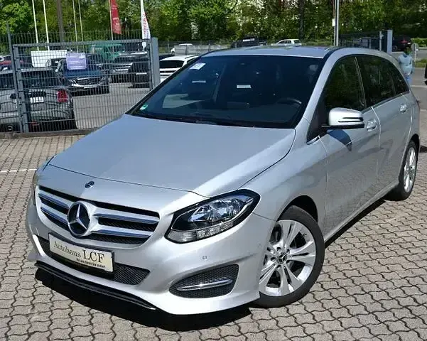 Gebraucht Mercedes B180 Urban 122 PS (89 kW) 2018 Silber Kleinwagen