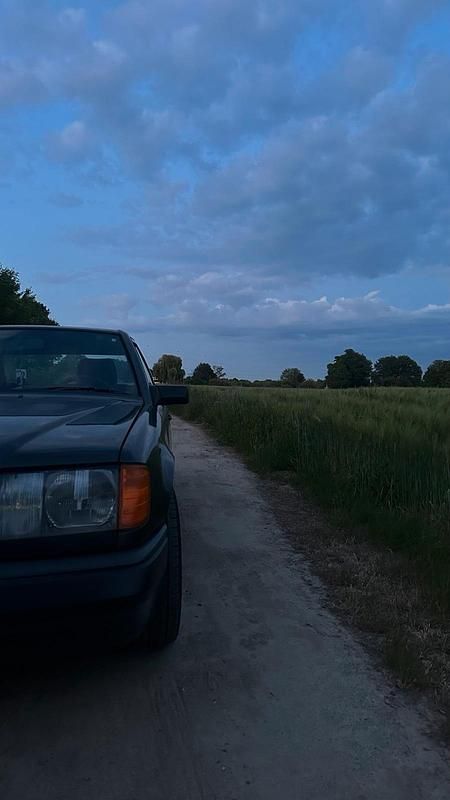 Schwarz Gebraucht 1987 Mercedes E300 Limousine | 4.000 € - Bild 1/4