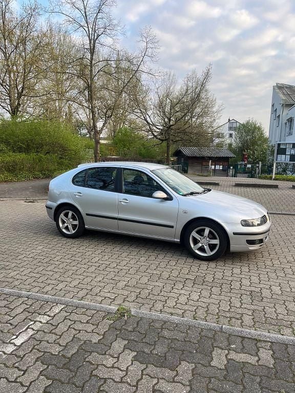 Second-hand Seat Leon 105 CP (77 kW) 2004 Argintiu Hatchback
