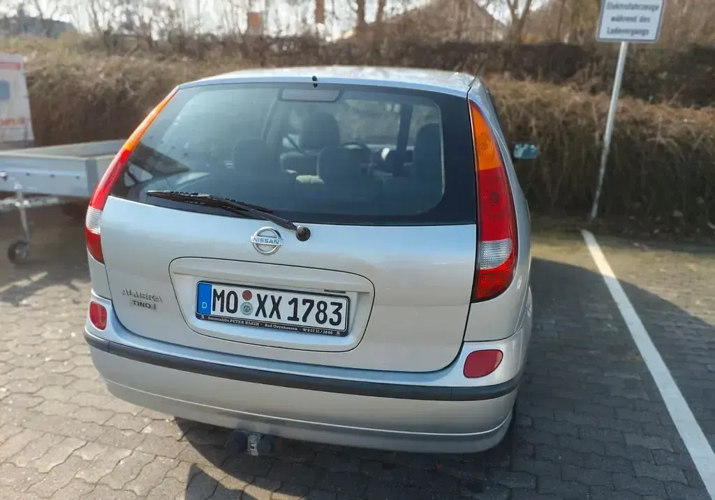 Gebraucht Nissan Almera Tino Acenta 116 PS (85 kW) 2003 Silber Van / Kleinbus